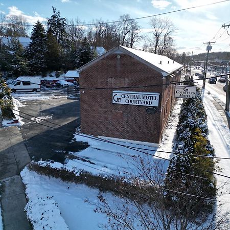 Central Motel Courtyard White Plains Zewnętrze zdjęcie