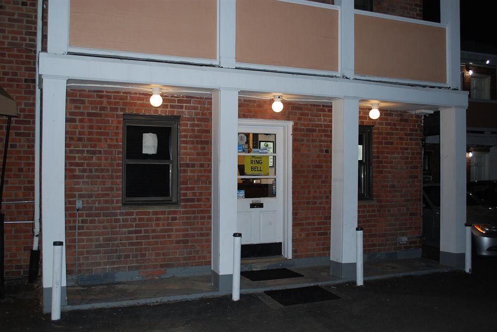 Central Motel Courtyard White Plains Zewnętrze zdjęcie
