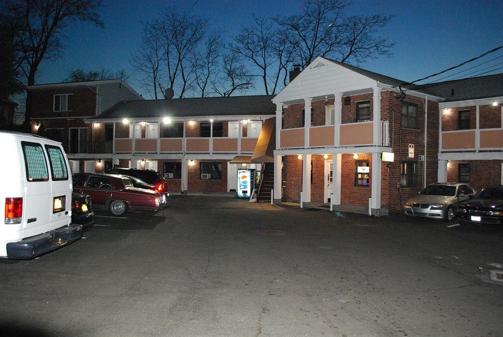 Central Motel Courtyard White Plains Zewnętrze zdjęcie