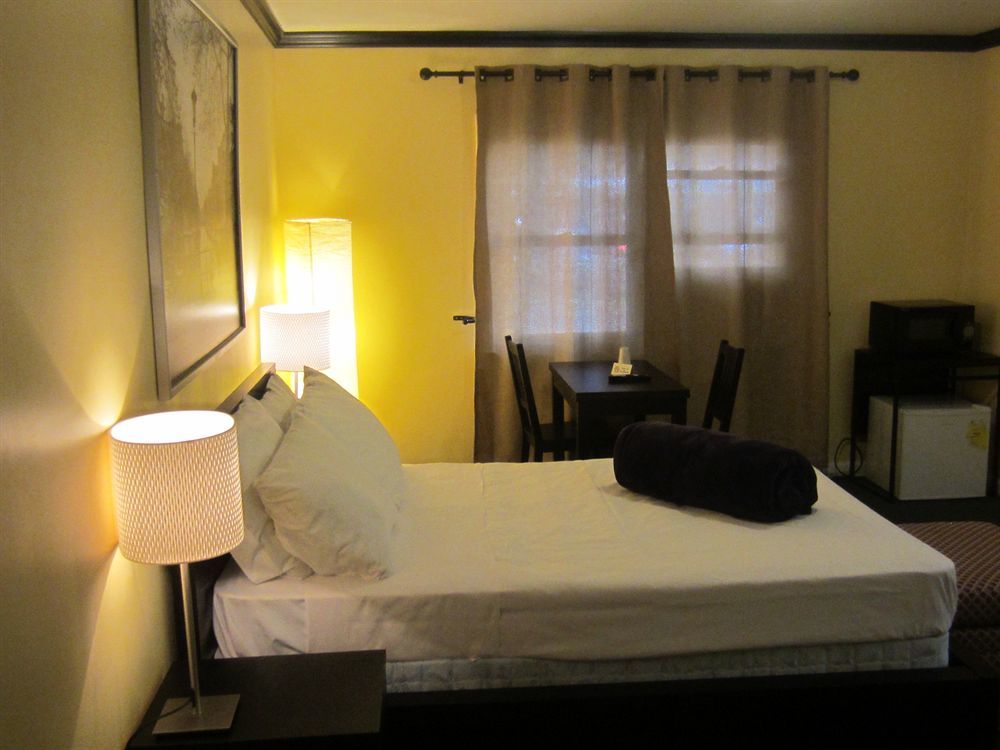 Central Motel Courtyard White Plains Zewnętrze zdjęcie