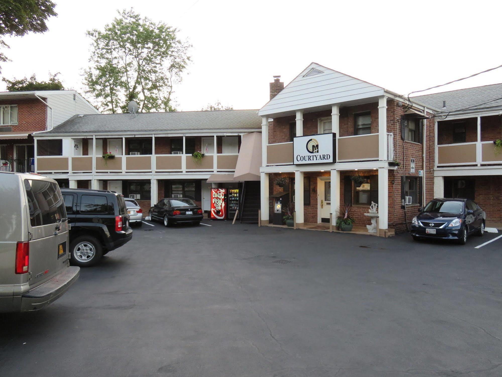 Central Motel Courtyard White Plains Zewnętrze zdjęcie