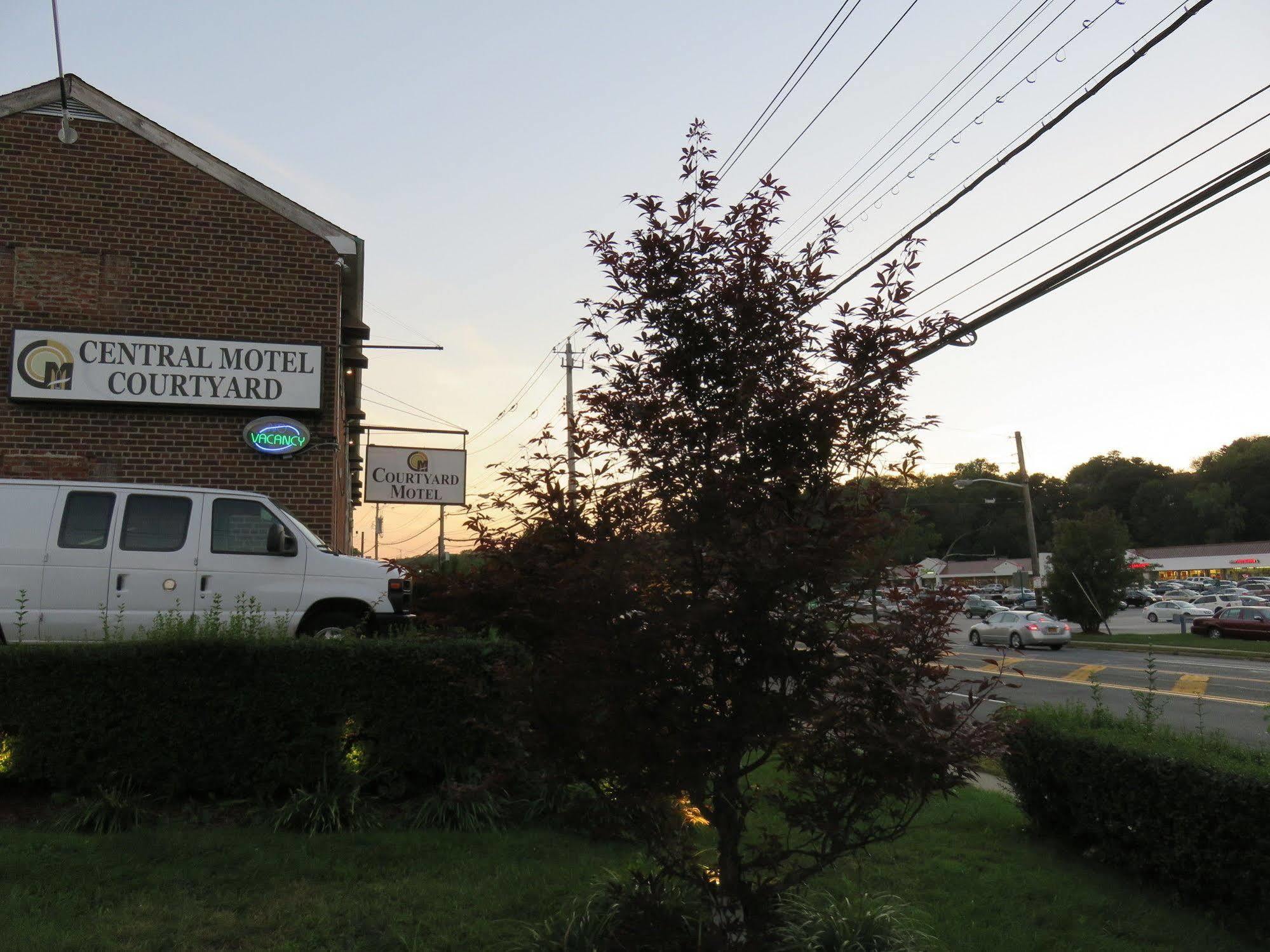 Central Motel Courtyard White Plains Zewnętrze zdjęcie