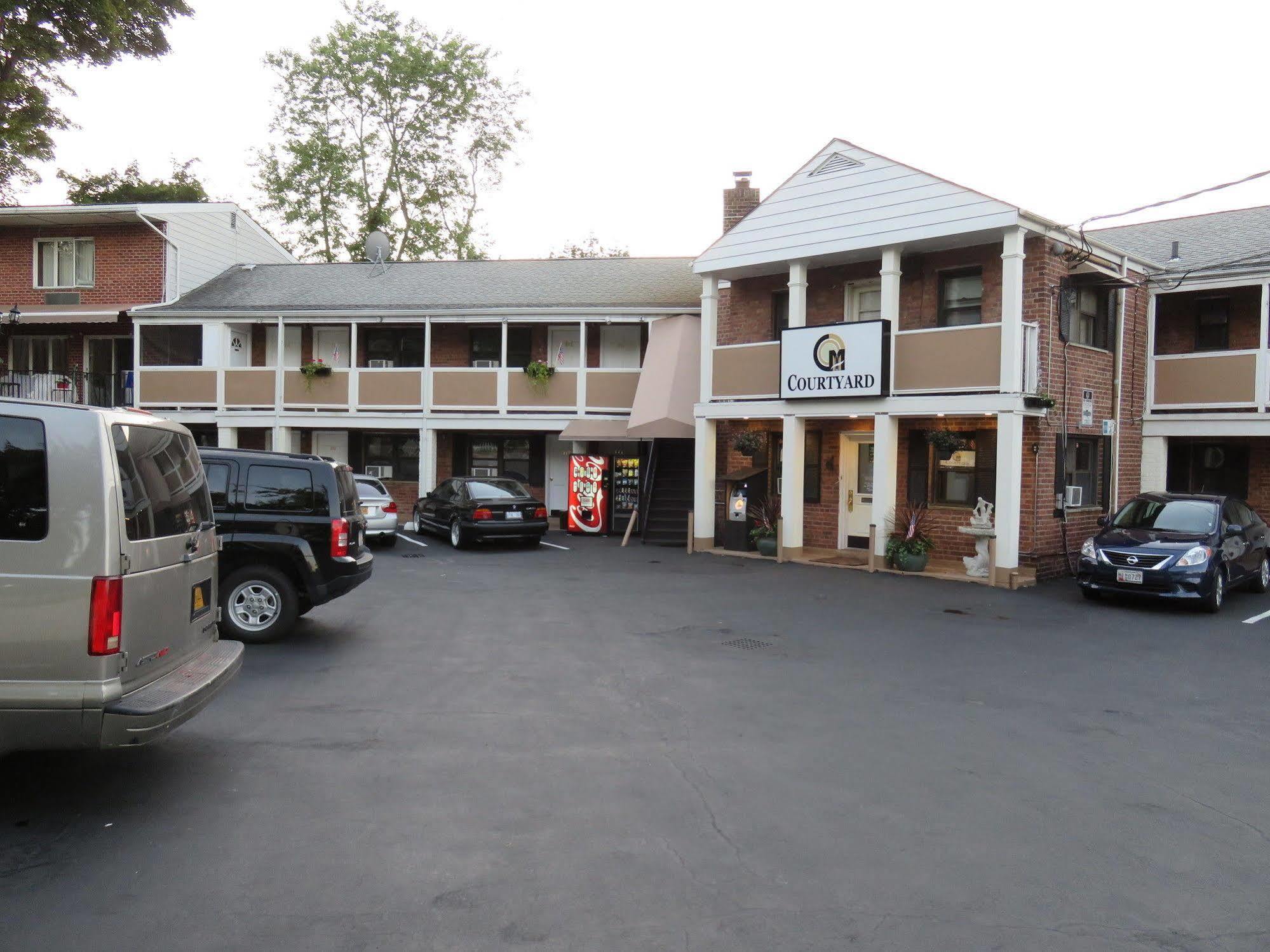 Central Motel Courtyard White Plains Zewnętrze zdjęcie