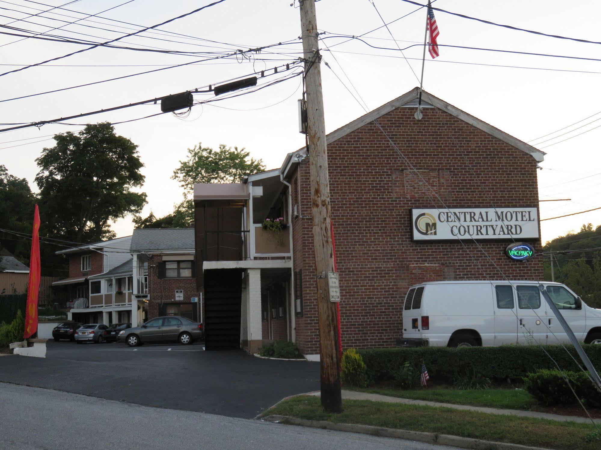 Central Motel Courtyard White Plains Zewnętrze zdjęcie