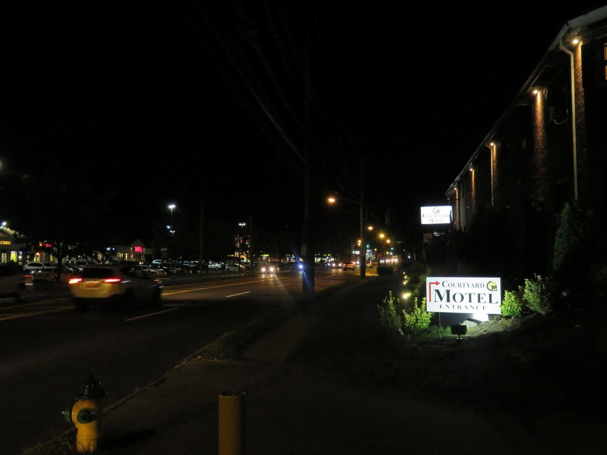 Central Motel Courtyard White Plains Zewnętrze zdjęcie