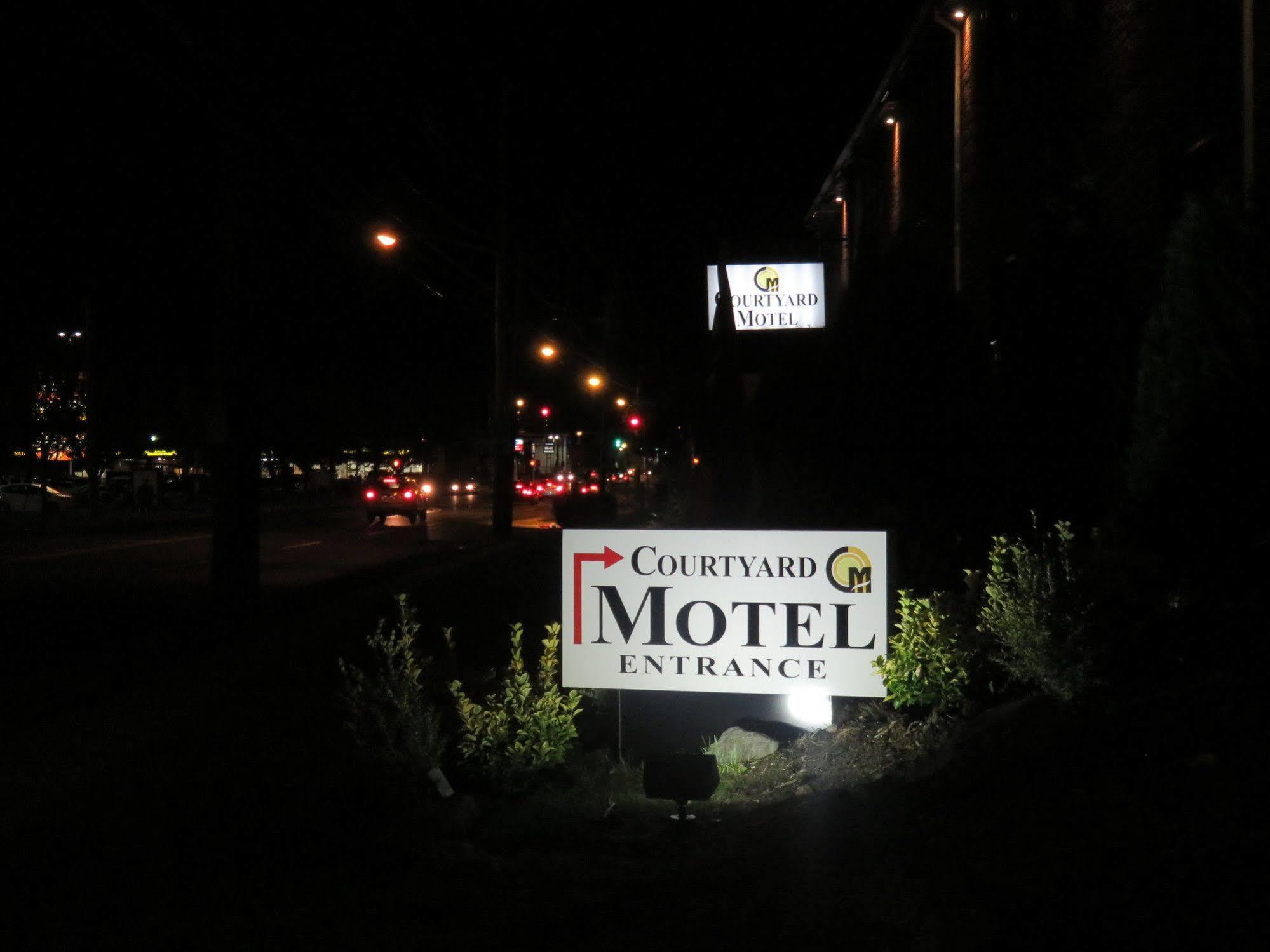 Central Motel Courtyard White Plains Zewnętrze zdjęcie