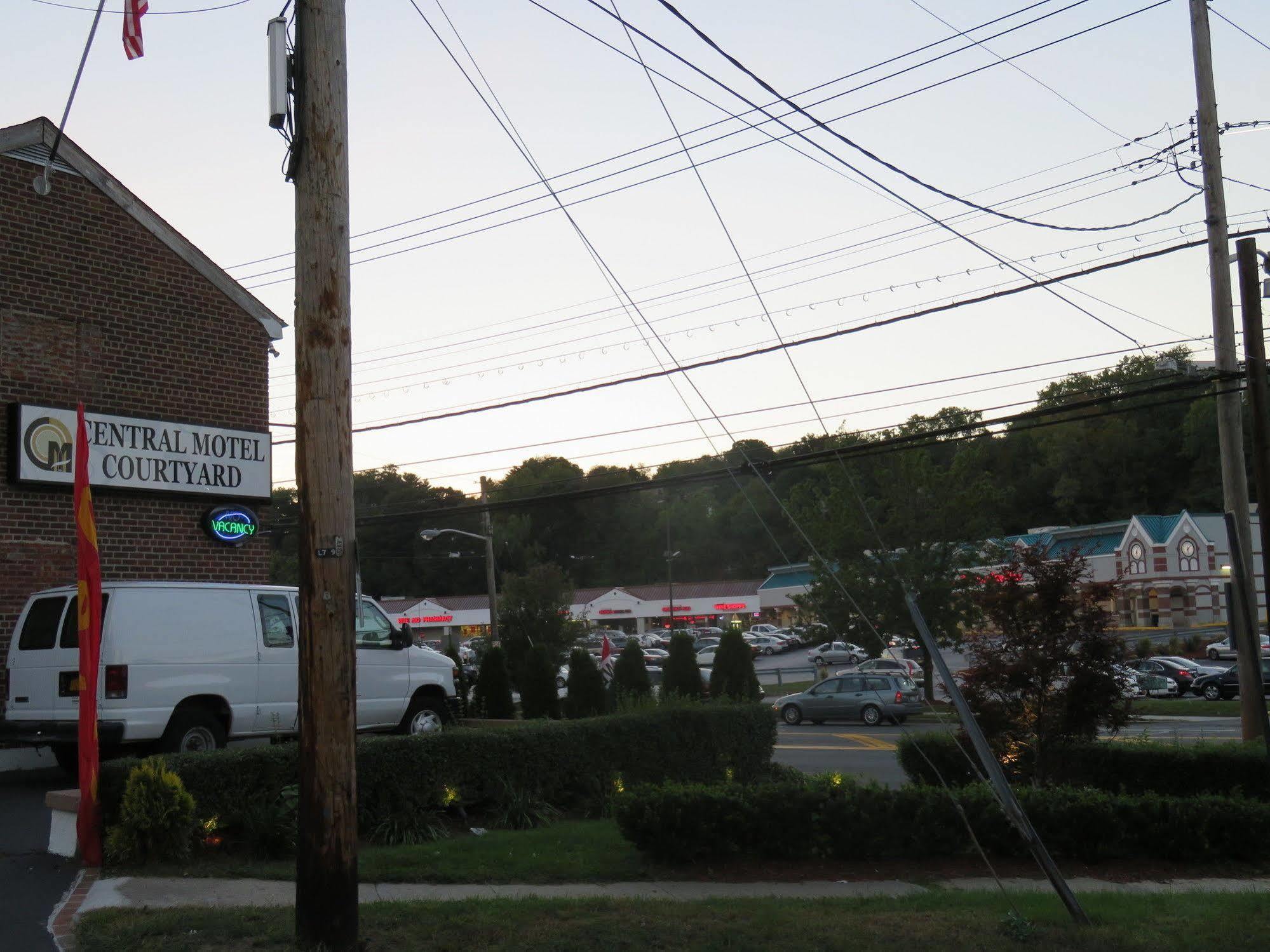 Central Motel Courtyard White Plains Zewnętrze zdjęcie