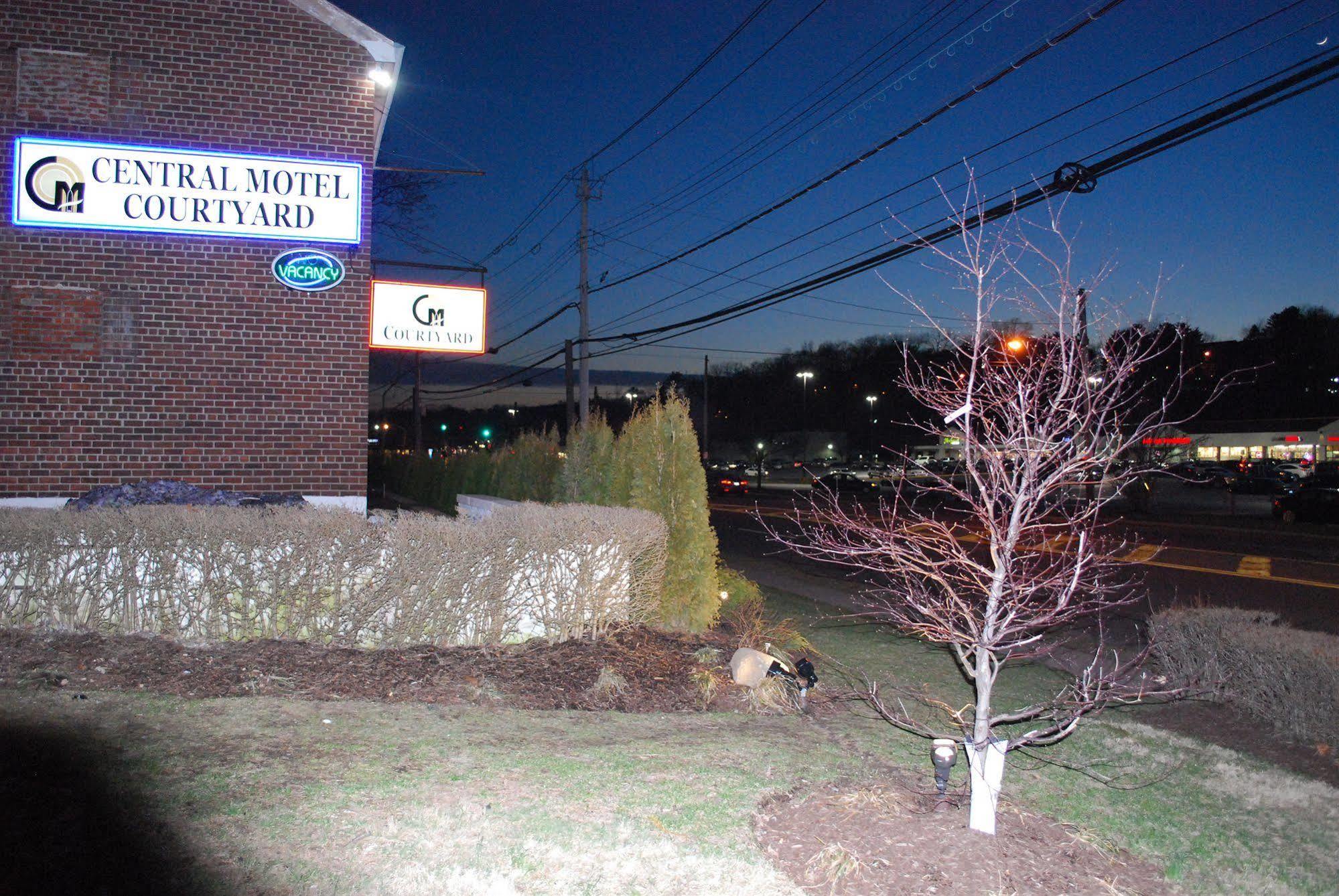 Central Motel Courtyard White Plains Zewnętrze zdjęcie