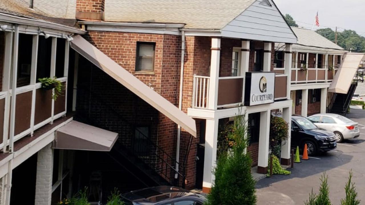 Central Motel Courtyard White Plains Zewnętrze zdjęcie